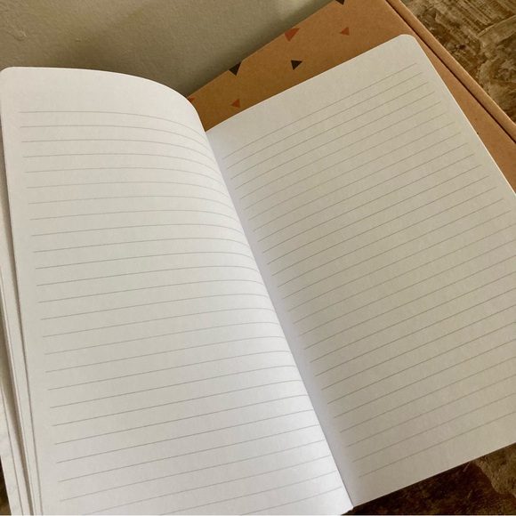 Gift Box with Cup, Makeup Bag, & Notebook - New - Milky Chic - Picture 14 of 15